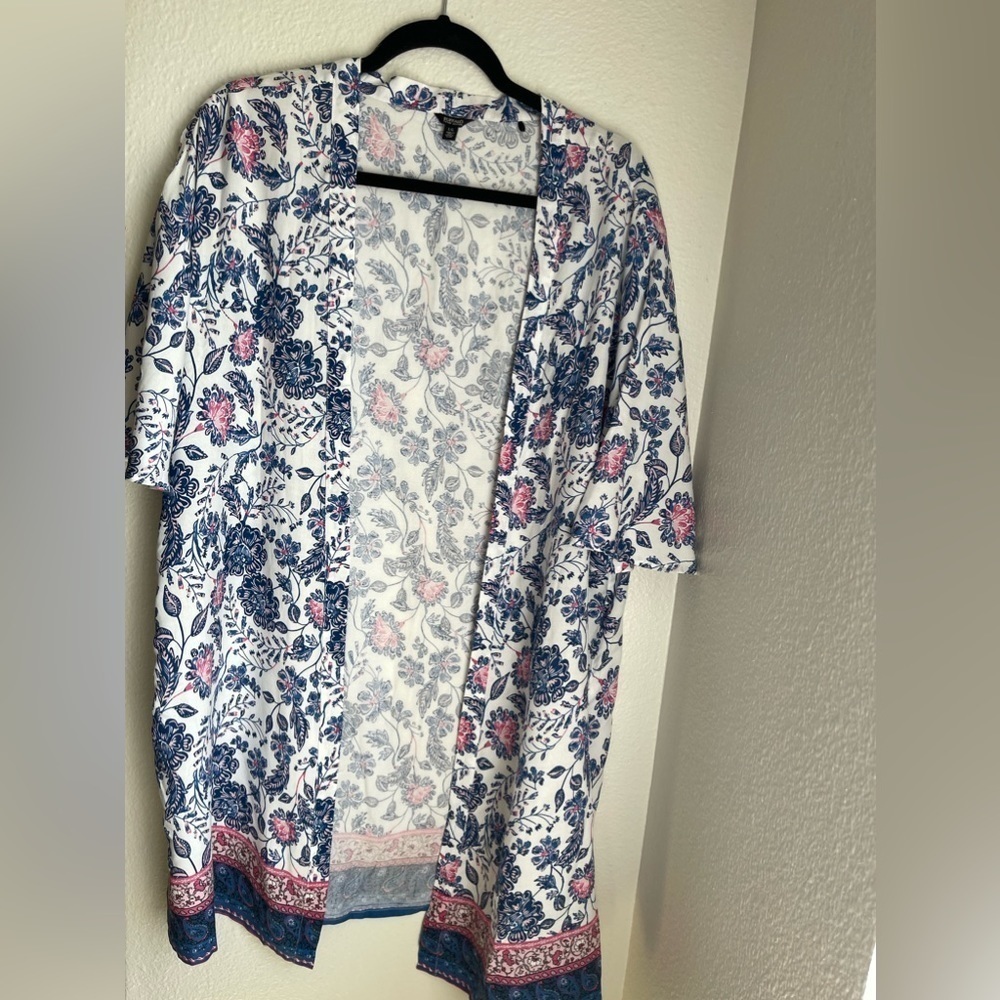 Buffalo David Bitton Jasmine Icy Floral Burst Kimono